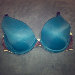 Victoria’s Secret PINK 32B t-shirt bra